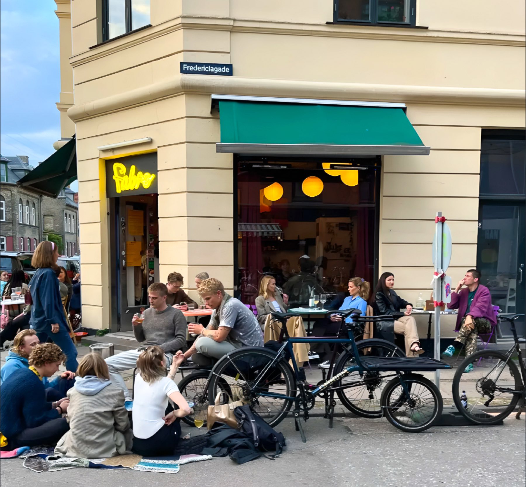 The Fabro Pasta restaurant on Fredericiagade in Copenhagen, guests seated outside